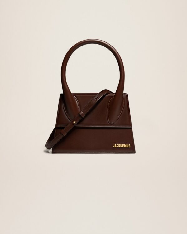 23E213BA003-3100-852_1_main.jpg Jacquemus Le grand Chiquito Large signature handbag.