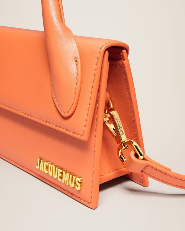 23E213BA004-3060-750_13.jpg Jacquemus Le Chiquito long Long signature handbag.