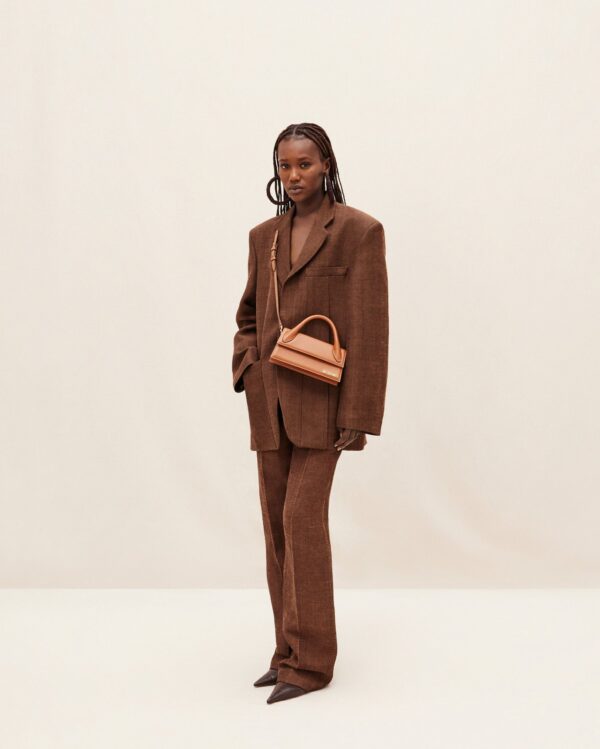 23E213BA004-3072-810_10-scaled-1.jpg Jacquemus Le Chiquito long Long signature handbag.