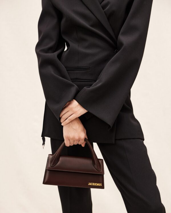 23E213BA004-3100-851_10-scaled-1.jpg Jacquemus Le Chiquito long Long leather handbag.
