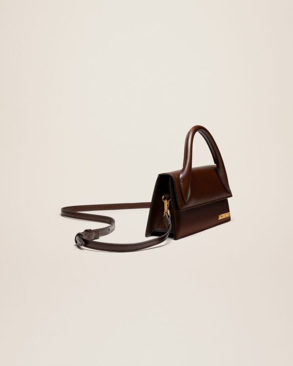 23E213BA004-3100-851_11.jpg Jacquemus Le Chiquito long Long leather handbag.