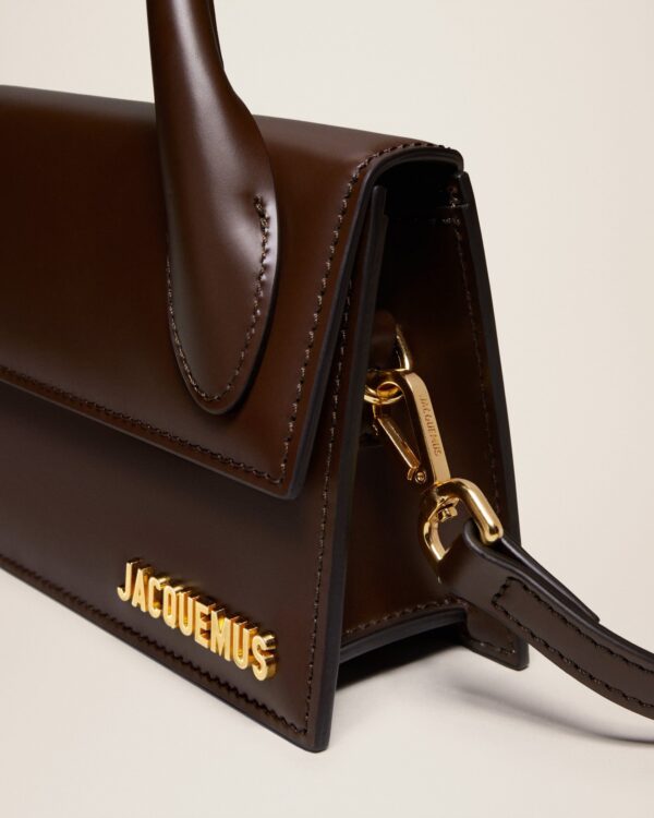 23E213BA004-3100-851_13.jpg Jacquemus Le Chiquito long Long leather handbag.