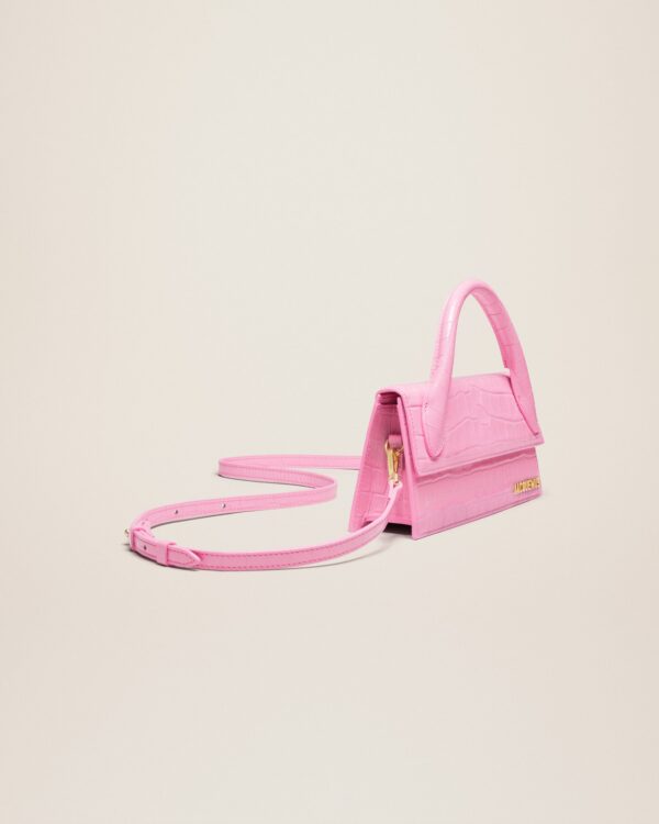 23E213BA004-3101-435_11.jpg Jacquemus Le Chiquito long Long leather handbag.