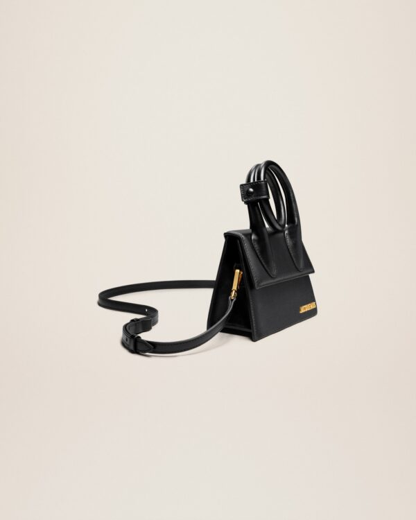 23E213BA005-3000-990_11.jpg Jacquemus Le Chiquito Noeud Coiled leather handbag.