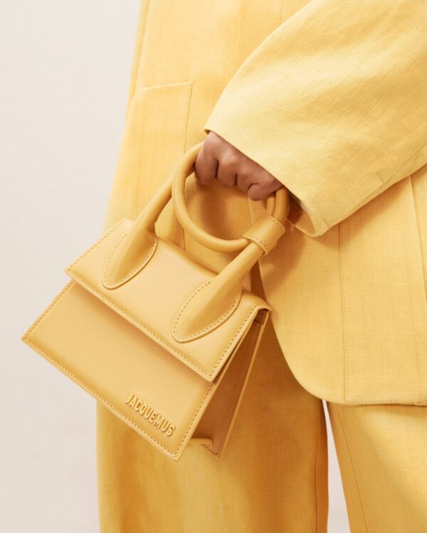 23E213BA005-3060-290_10-scaled-1.jpg Jacquemus Le Chiquito Noeud Coiled handbag.