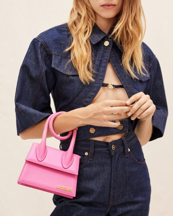 23E213BA005-3060-430_10-scaled-1.jpg Jacquemus Le Chiquito Noeud Coiled handbag.