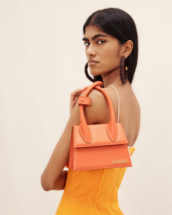 23E213BA005-3060-750_10-scaled-1.jpg Jacquemus Le Chiquito Noeud Coiled handbag.
