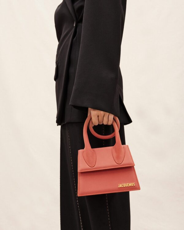 23E213BA005-3088-480_10-scaled-1.jpg Jacquemus Le Chiquito Noeud Coiled handbag.