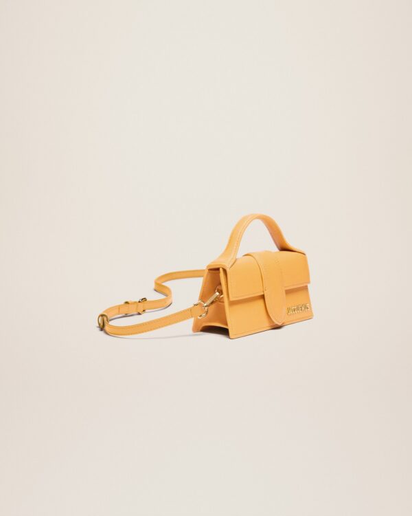 23E213BA006-3060-290_11.jpg Jacquemus Le Bambino Small flap bag.