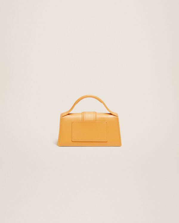 23E213BA006-3060-290_12.jpg Jacquemus Le Bambino Small flap bag.