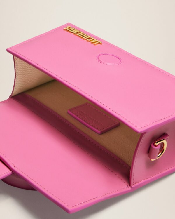 23E213BA006-3060-430_14.jpg Jacquemus Le Bambino Mini flap bag.