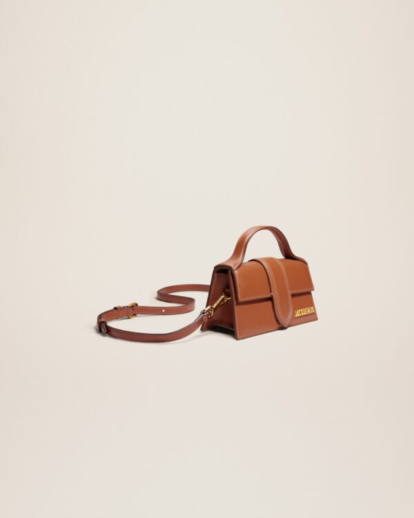 23E213BA006-3072-811_11.jpg Jacquemus Le Bambino Small flap bag.