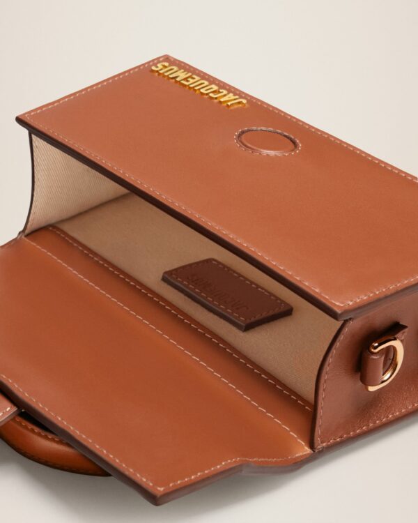 23E213BA006-3072-811_14.jpg Jacquemus Le Bambino Small flap bag.