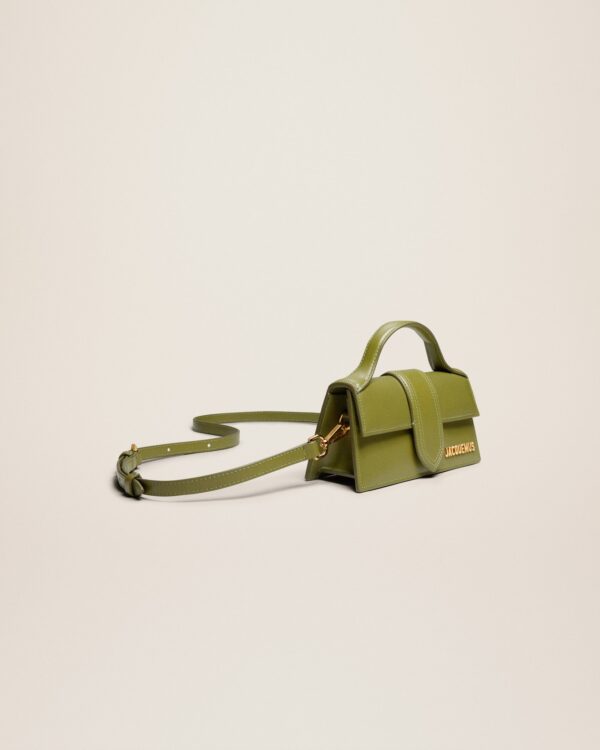 23E213BA006-3100-560_11.jpg Jacquemus Le Bambino Small flap bag.