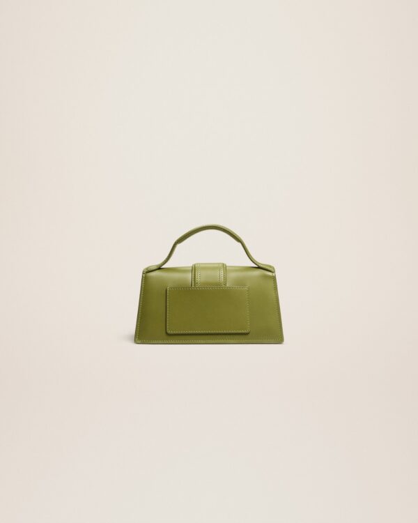 23E213BA006-3100-560_12.jpg Jacquemus Le Bambino Small flap bag.