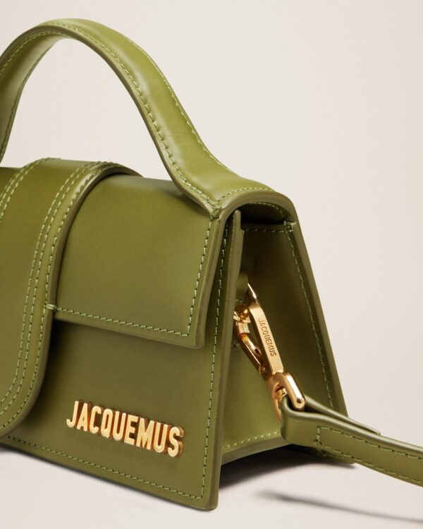 23E213BA006-3100-560_13.jpg Jacquemus Le Bambino Small flap bag.
