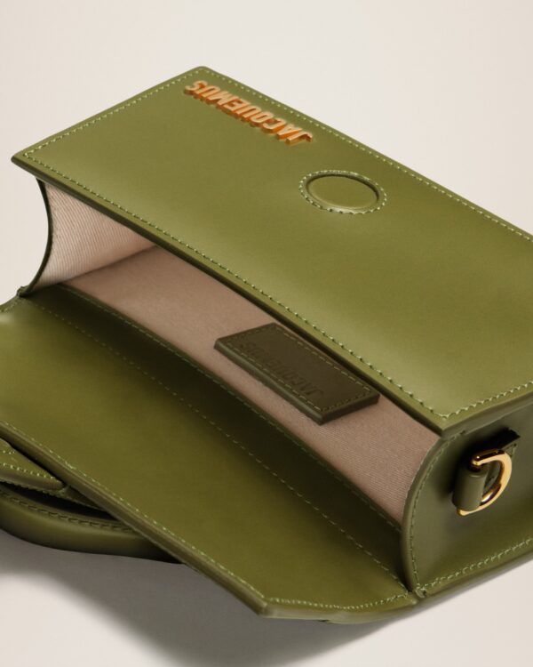 23E213BA006-3100-560_14.jpg Jacquemus Le Bambino Small flap bag.