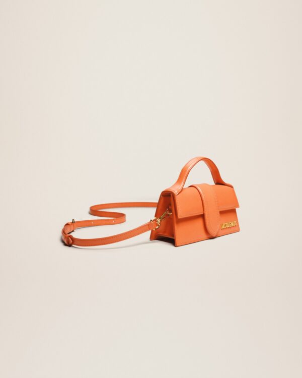 23E213BA006-3100-752_11.jpg Jacquemus Le Bambino Small flap bag.
