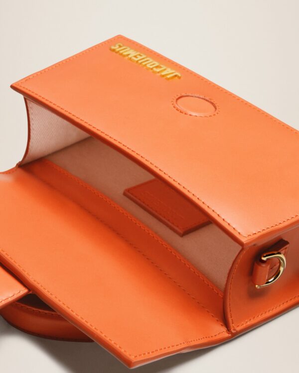 23E213BA006-3100-752_14.jpg Jacquemus Le Bambino Small flap bag.