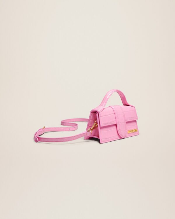 23E213BA006-3101-435_11.jpg Jacquemus Le Bambino Small flap bag.