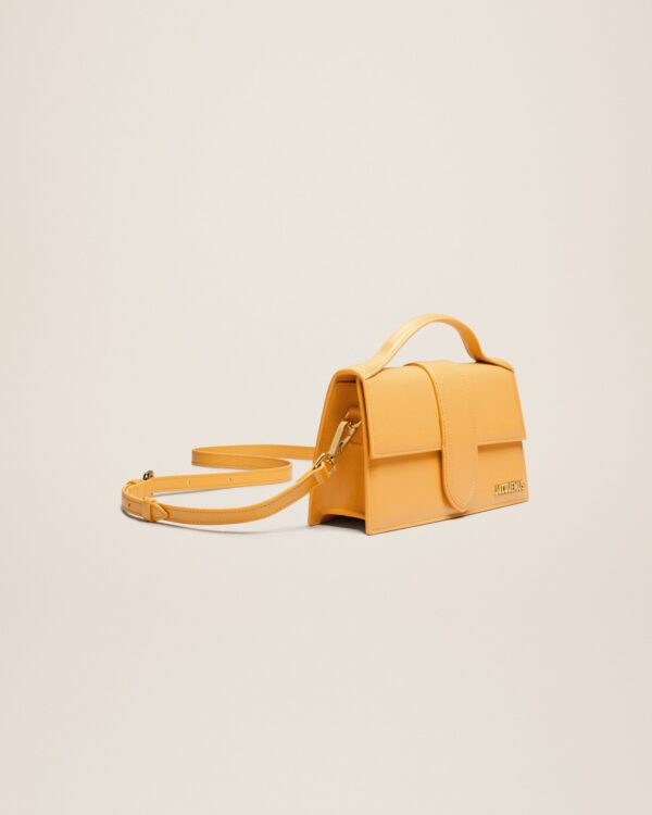 23E213BA007-3060-290_11.jpg Jacquemus Le grand Bambino Crossbody flap bag.