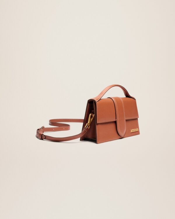 23E213BA007-3072-811_11.jpg Jacquemus Le grand Bambino Crossbody flap bag.