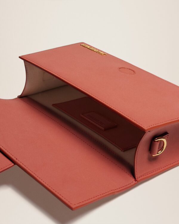 23E213BA007-3088-480_14.jpg Jacquemus Le grand Bambino Crossbody flap bag.