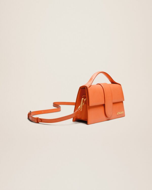 23E213BA007-3100-752_11.jpg Jacquemus Le grand Bambino Crossbody flap bag.