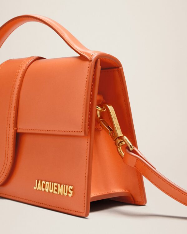 23E213BA007-3100-752_13.jpg Jacquemus Le grand Bambino Crossbody flap bag.