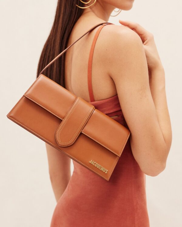 23E221BA013-3072-810_10-scaled-1.jpg Jacquemus Le Bambino long Long flap bag.