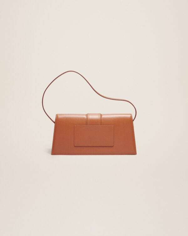 23E221BA013-3072-810_12.jpg Jacquemus Le Bambino long Long flap bag.