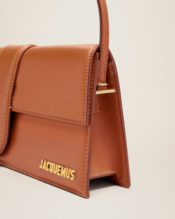 23E221BA013-3072-810_13.jpg Jacquemus Le Bambino long Long flap bag.