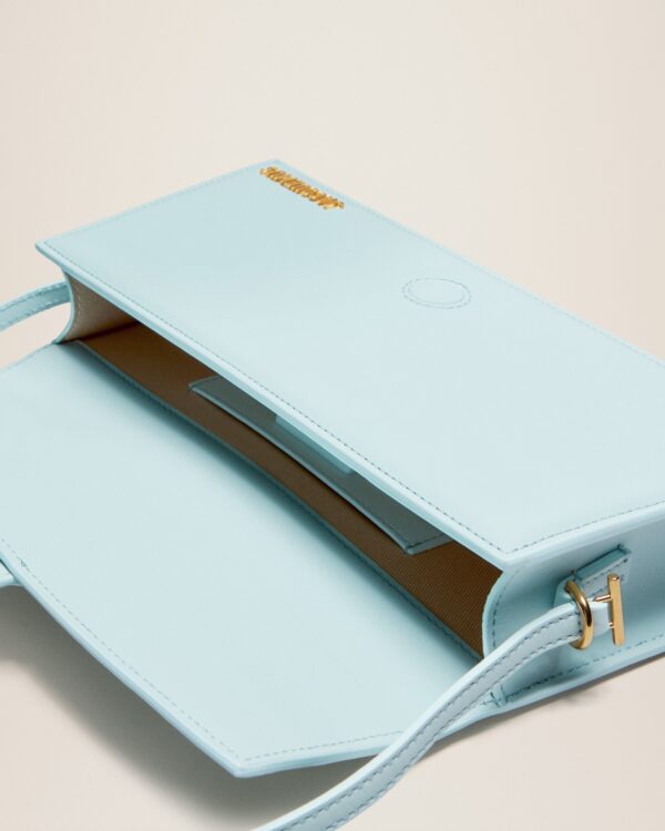 23E221BA013-3088-310_14.jpg Jacquemus Le Bambino long Long flap bag.