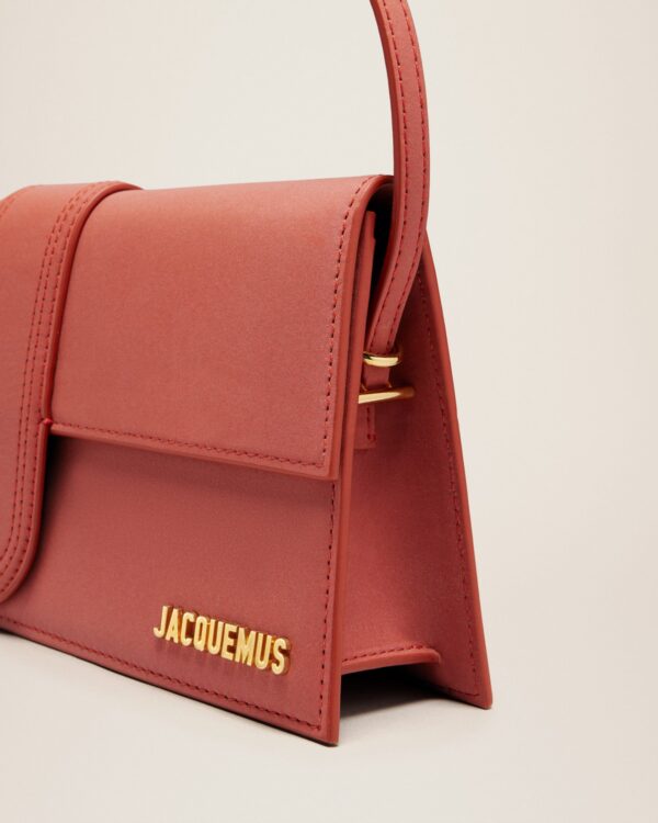 23E221BA013-3088-480_13.jpg Jacquemus Le Bambino long Long flap bag.