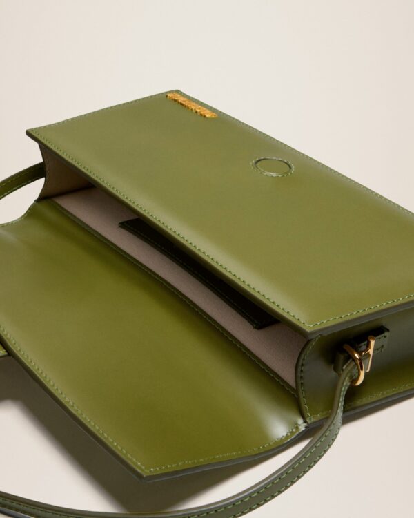 23E221BA013-3100-560_14.jpg Jacquemus Le Bambino long Long flap bag.