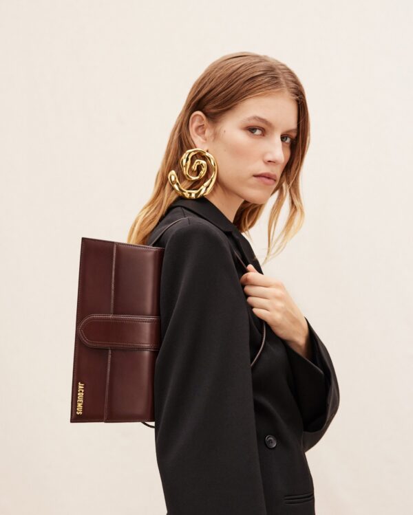 23E221BA013-3100-851_10-scaled-1.jpg Jacquemus Le Bambino long Long flap bag.