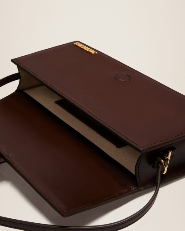 23E221BA013-3100-851_14.jpg Jacquemus Le Bambino long Long flap bag.