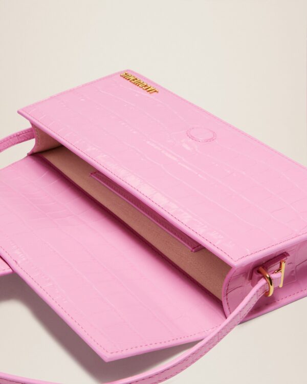 23E221BA013-3101-435_14.jpg Jacquemus Le Bambino long Long flap bag.