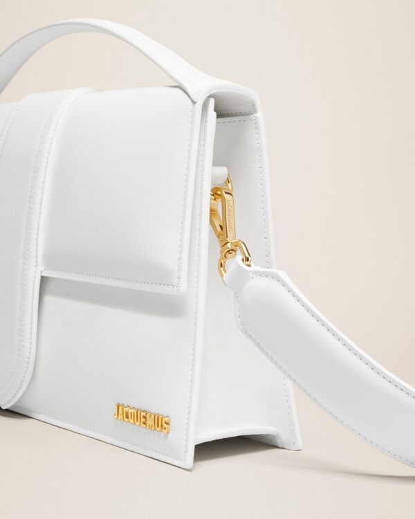 23E221BA014-3060-100_13.jpg Jacquemus Le Bambinou Flap bag.