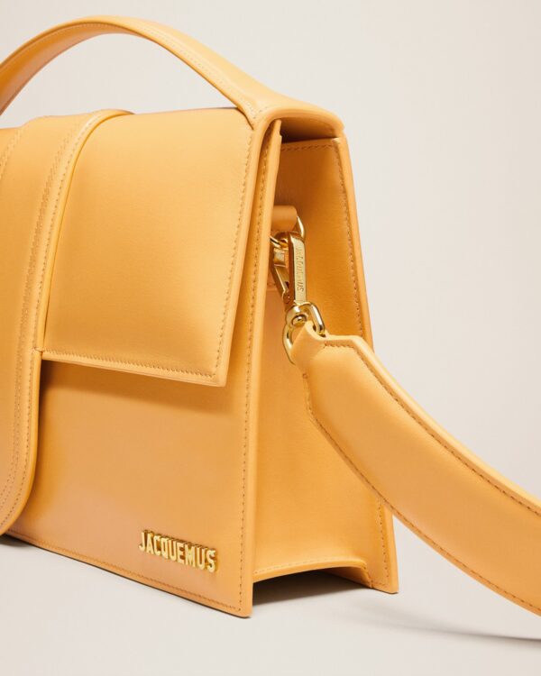 23E221BA014-3060-290_13.jpg Jacquemus Le Bambinou Flap bag.