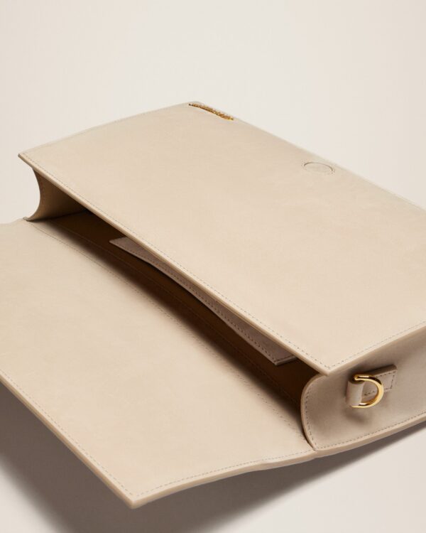 23E221BA014-3066-180_14.jpg Jacquemus Le Bambinou Flap bag.