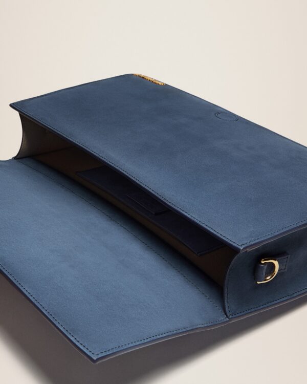 23E221BA014-3066-390_14.jpg Jacquemus Le Bambinou Flap bag.