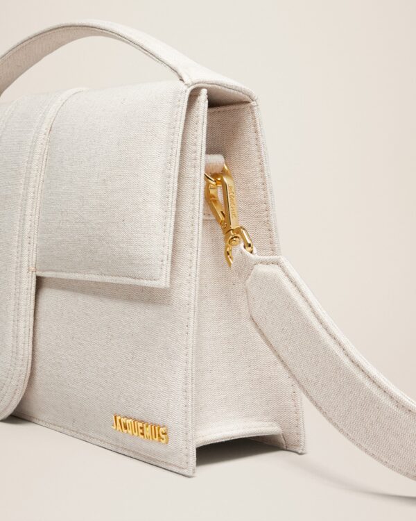 23E221BA014-3071-140_13.jpg Jacquemus Le Bambinou Flap bag.