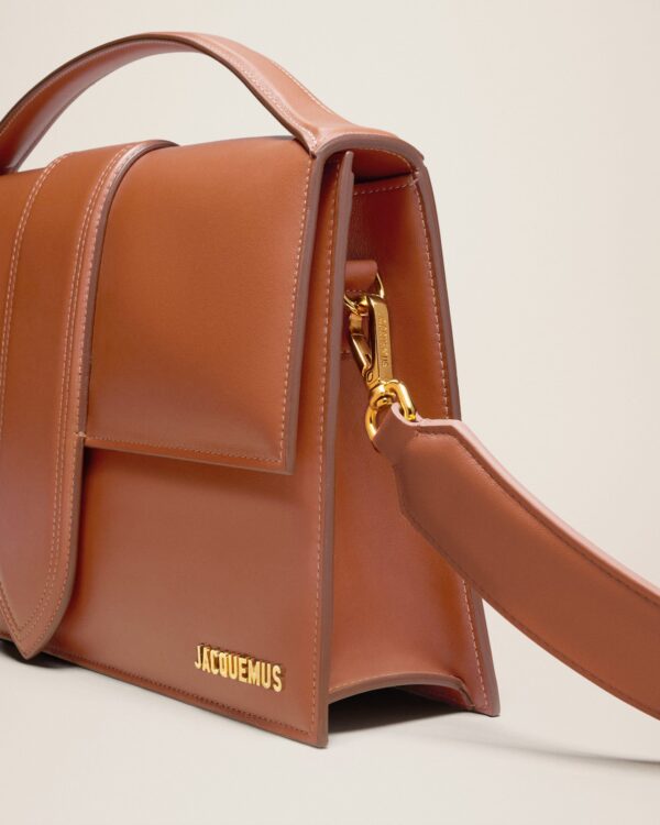 23E221BA014-3072-810_13.jpg Jacquemus Le Bambinou Flap bag.