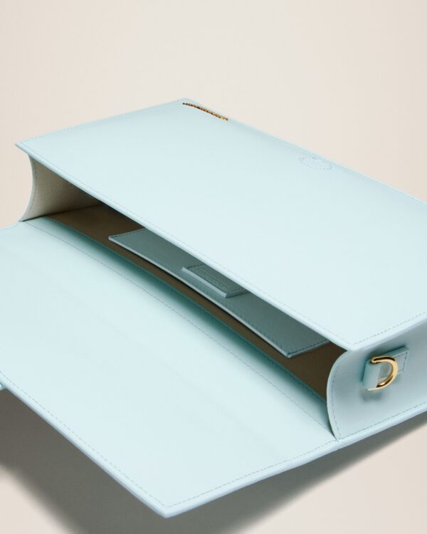 23E221BA014-3088-310_14.jpg Jacquemus Le Bambinou Flap bag.