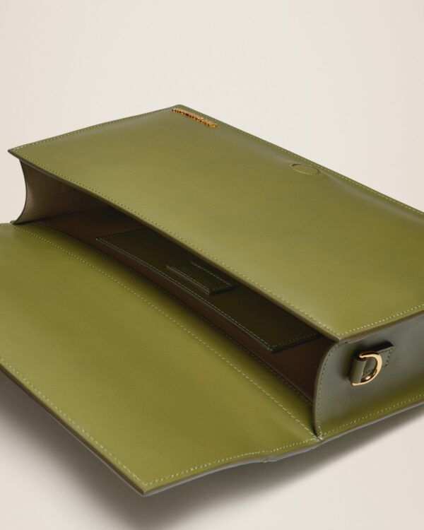 23E221BA014-3100-560_14.jpg Jacquemus Le Bambinou Flap bag.