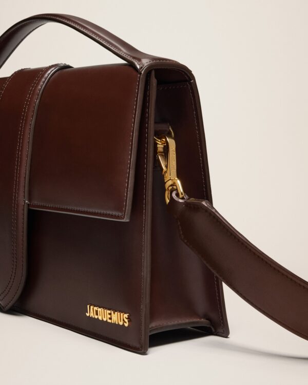 23E221BA014-3100-851_13.jpg Jacquemus Le Bambinou Flap bag.