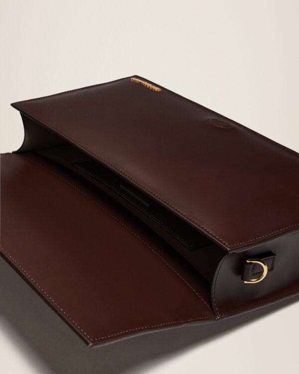23E221BA014-3100-851_14.jpg Jacquemus Le Bambinou Flap bag.
