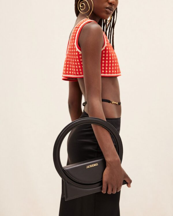 23E221BA015-3060-990_10-scaled-1.jpg Jacquemus Le sac Rond Circle purse.