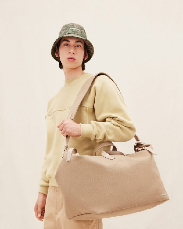 23E225BA023-3029-180_11-scaled-1.jpg Jacquemus Le sac à linge Weekender bag.